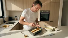 El truco del relleno para que tu budín de banana no quede seco nunca más