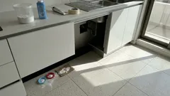 Bicarbonato con talco para cucarachas: cómo usarlo bien en cocina y baño