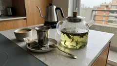 Té verde o té negro: cuántas tazas al día convienen y por qué