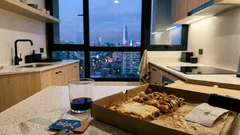 Cuánto cuesta comer en Güerrín en 2026: ticket real con muzzarella, fugazza y vino