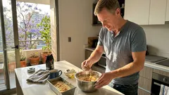 El secreto del streusel perfecto: cobertura crocante con 3 ingredientes y un truco de textura