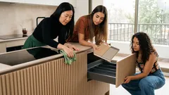 Cocinas 2026: el detalle con textura que está dejando atrás al blanco liso (y cómo sumarlo sin recargar)